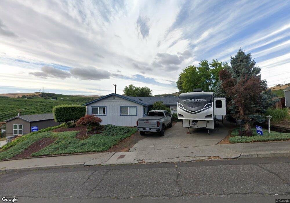 918 E 18th St, the Dalles, OR 97058 - photo 1