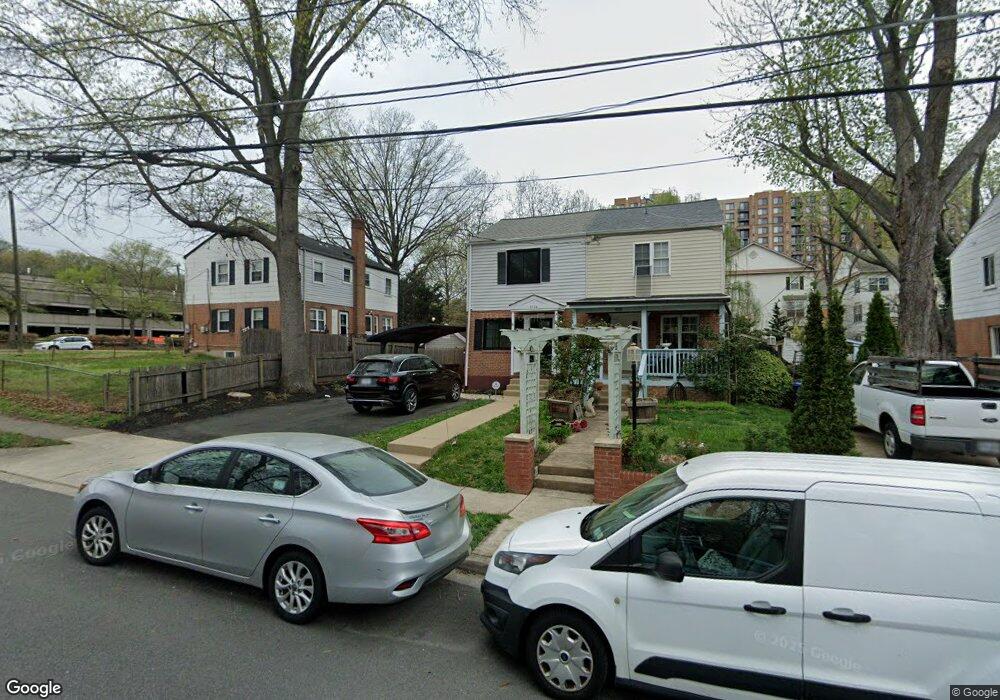 5724 Fenwick Dr, Alexandria, VA 22303 - photo 1