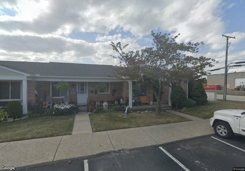 29598 E Brittany Ct, Roseville, MI 48066 - photo 1