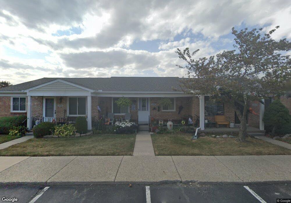 29590 E Brittany Ct, Roseville, MI 48066 - photo 1