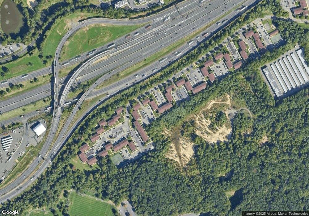 622 Cricket Ln, Woodbridge, NJ 07095 - photo 1