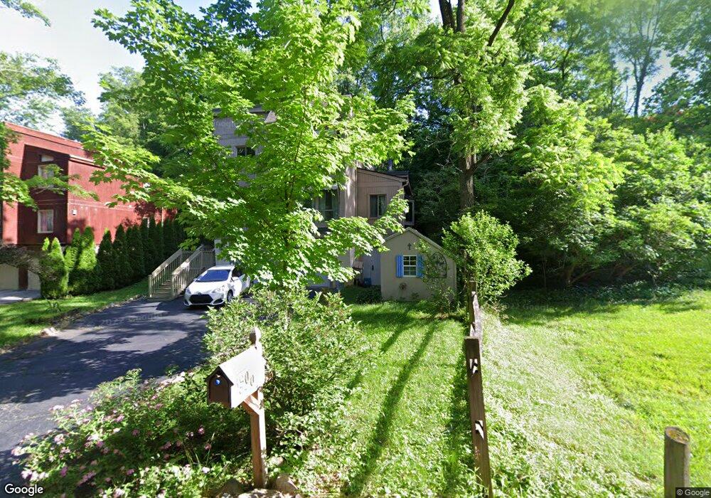 390 E Cooke Rd, Columbus, OH 43214 - photo 1