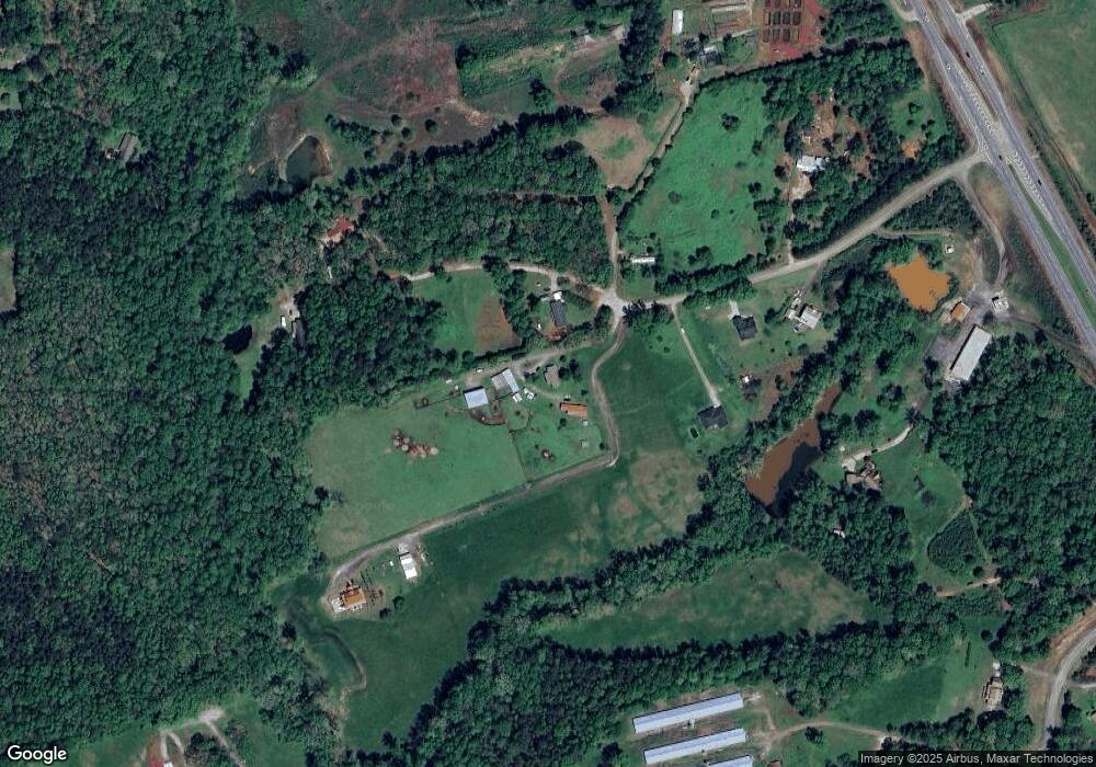 325 Wilbanks Cir, Commerce, GA 30529 - photo 1