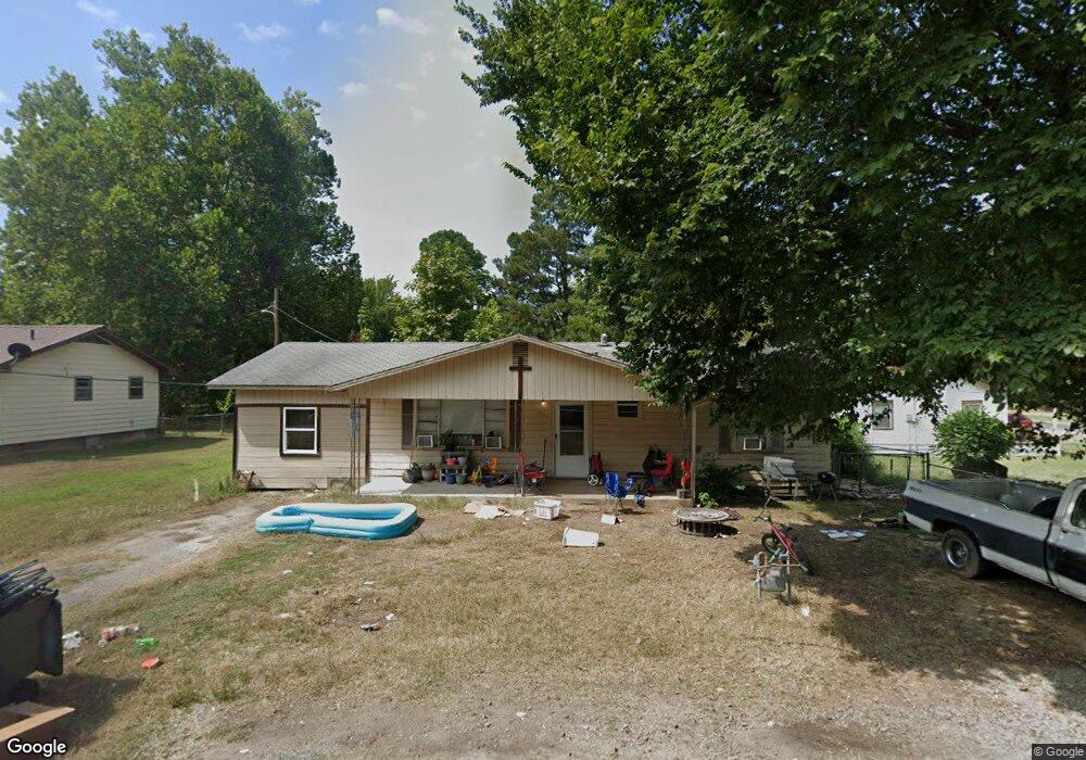 507 NE 4th St, Stigler, OK 74462 - photo 1