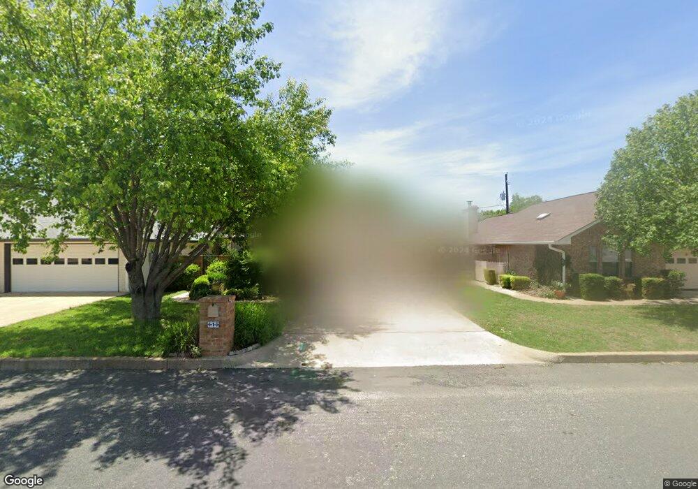 613 Courtney St, Fredericksburg, TX 78624 - photo 1