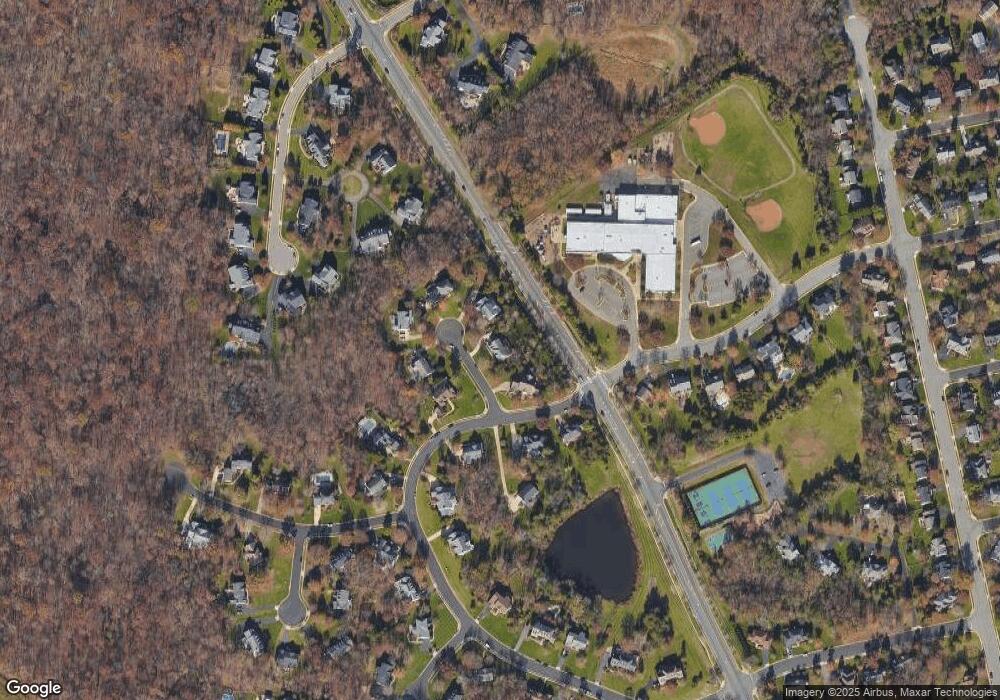 6847 Smithfield Ct, Centreville, VA 20120 - photo 1