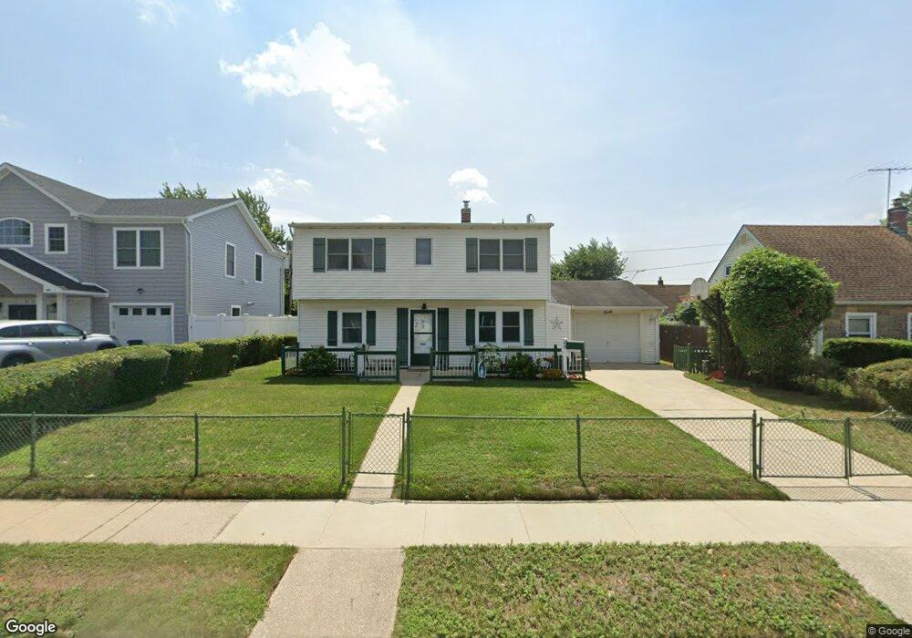 40 Stirrup Ln, Levittown, NY 11756 - photo 1