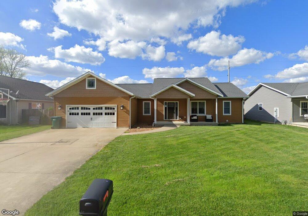 2024 Evergreen Ct, Mattoon, IL 61938 - photo 1