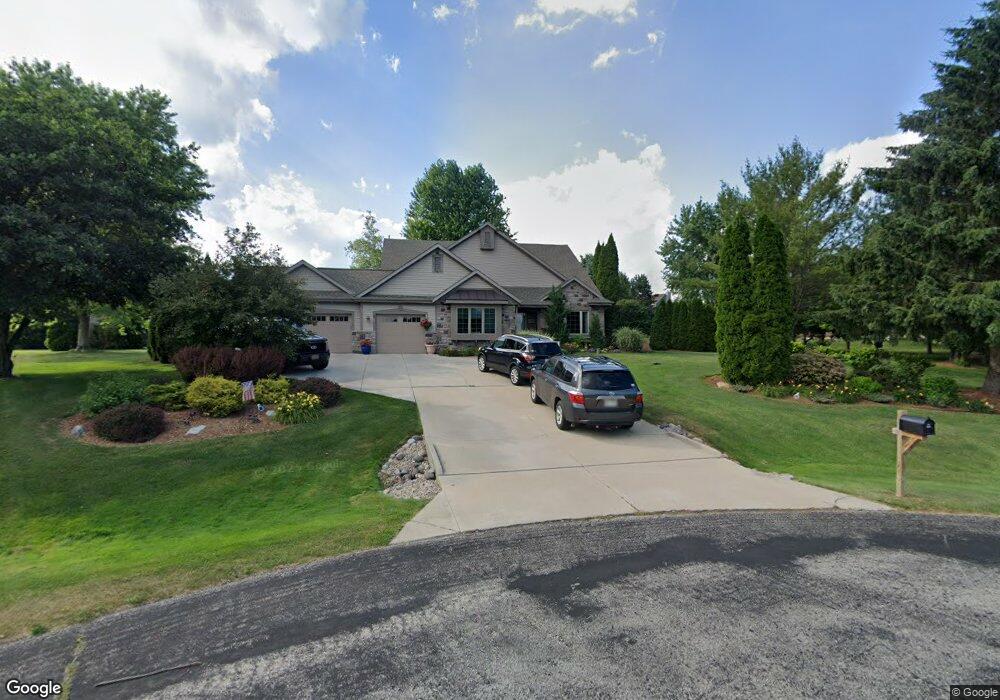 N52W26782 Janet Ct, Pewaukee, WI 53072 - photo 1