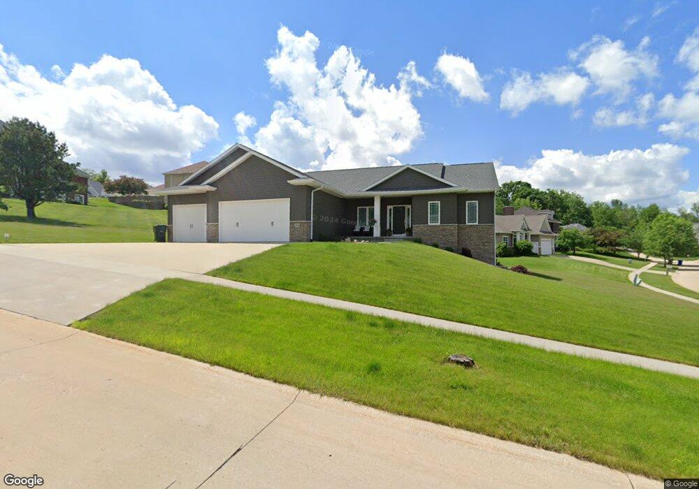 3911 Cedar Bluff Ct NE, Cedar Rapids, IA 52411 - photo 1