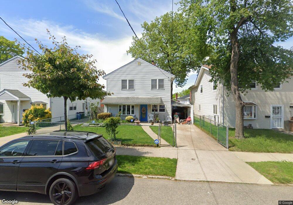 25611 58th Ave, Little Neck, NY 11362 - photo 1