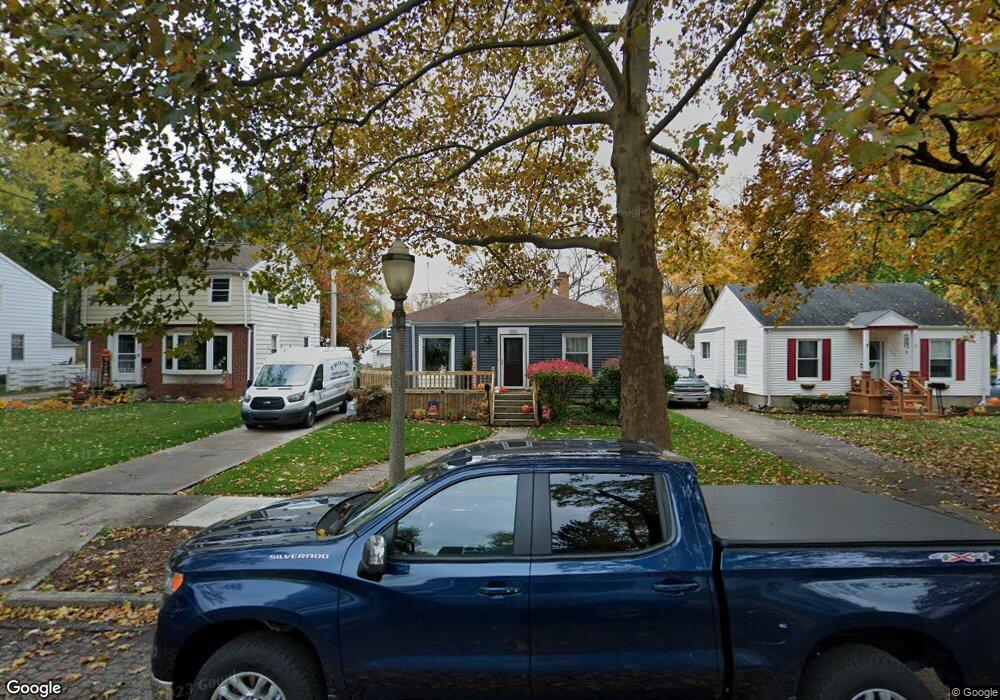 556 N Dexter Dr, Lansing, MI 48910 - photo 1