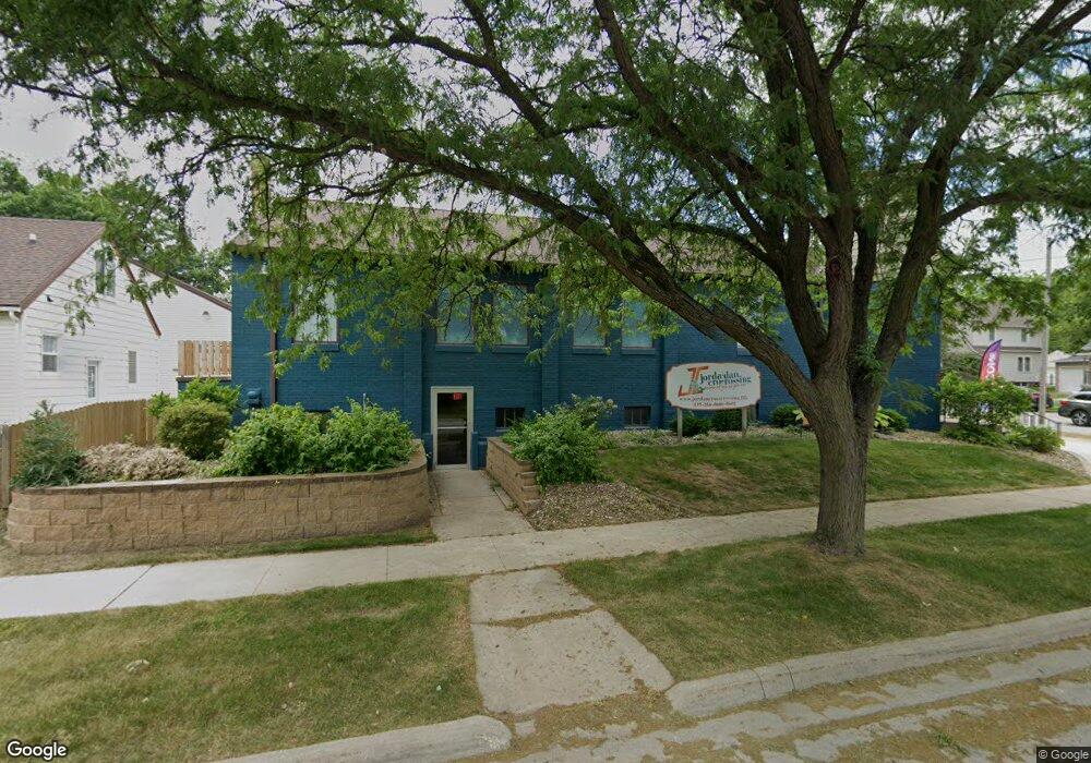 209 Walnut St unit 2, Cedar Falls, IA 50613 - photo 1