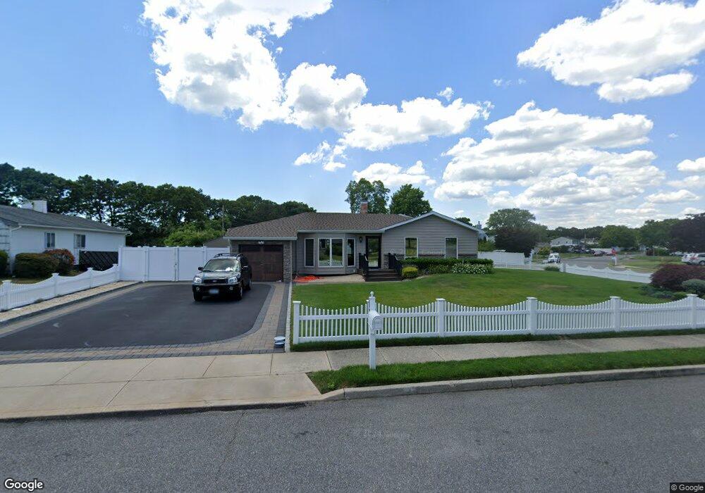 113 Rudder Dr, Holtsville, NY 11742 - photo 1