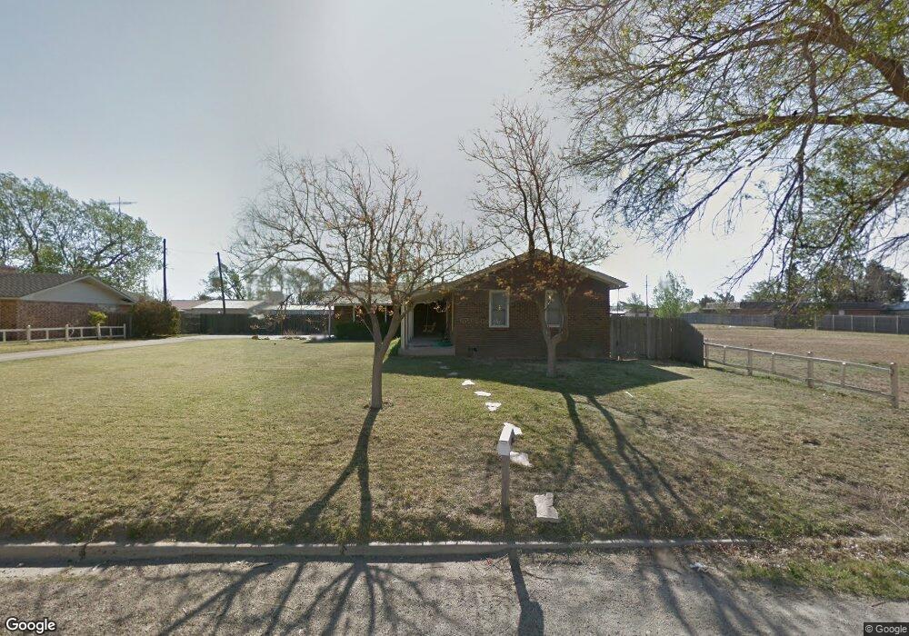 412 Floydada St, Plainview, TX 79072 - photo 1