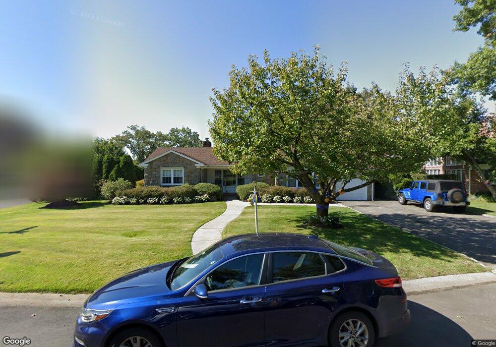 115 The Waterway, Manhasset, NY 11030 - photo 1