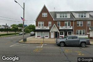 682 Willis Ave, Williston Park, NY 11596