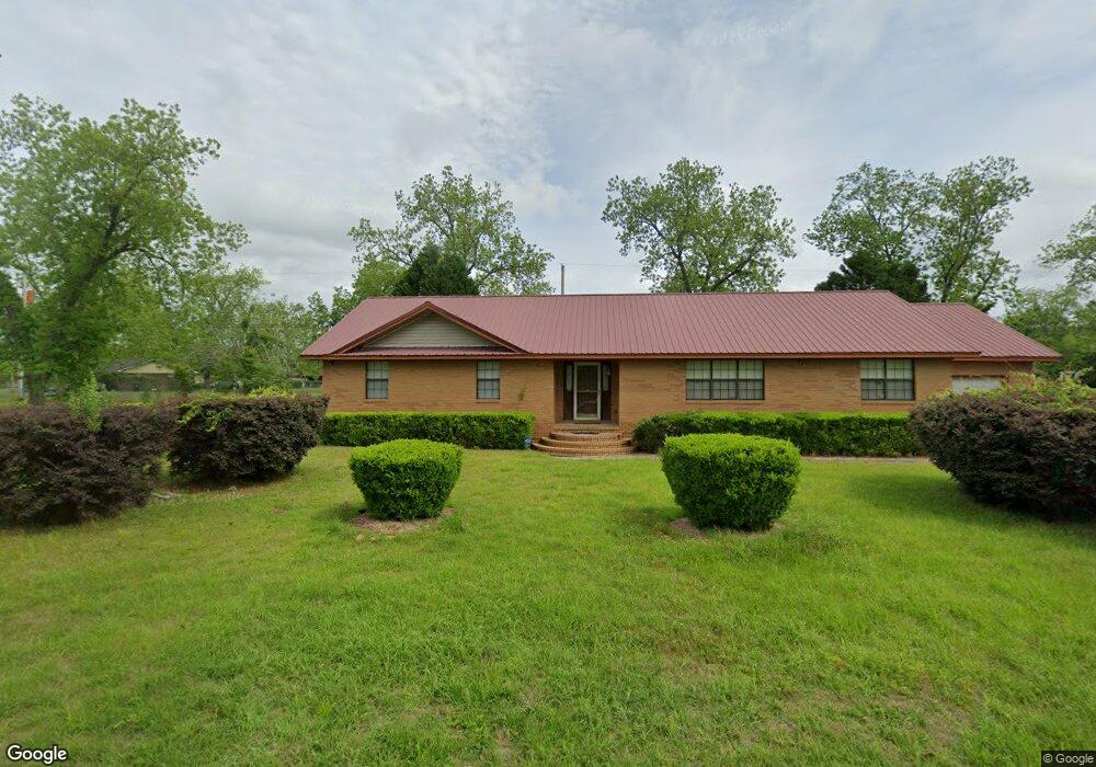 134 Royal Cir, Fitzgerald, GA 31750 - photo 1