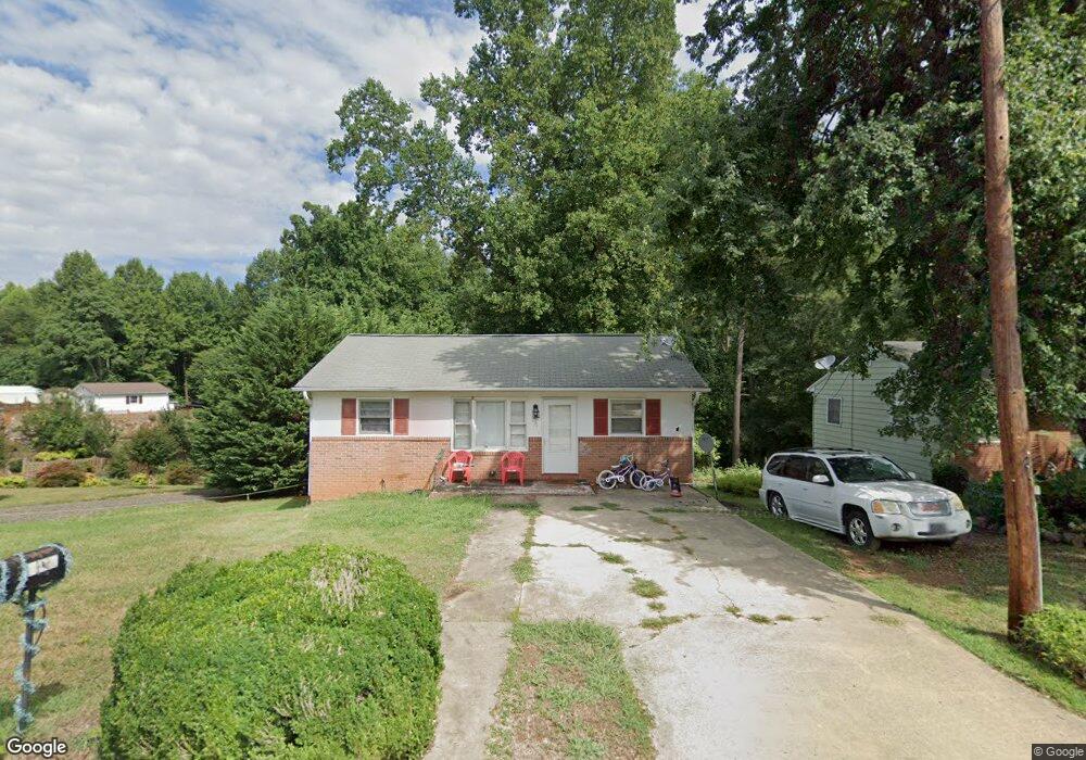 711 E Morehead St, Reidsville, NC 27320 - photo 1