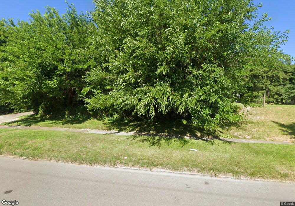 920 Warren St, Davenport, IA 52804 - photo 1