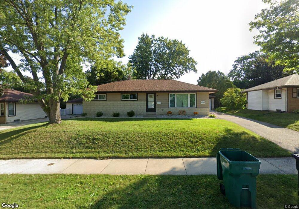 W150N8342 Saxony Dr, Menomonee Falls, WI 53051 - photo 1