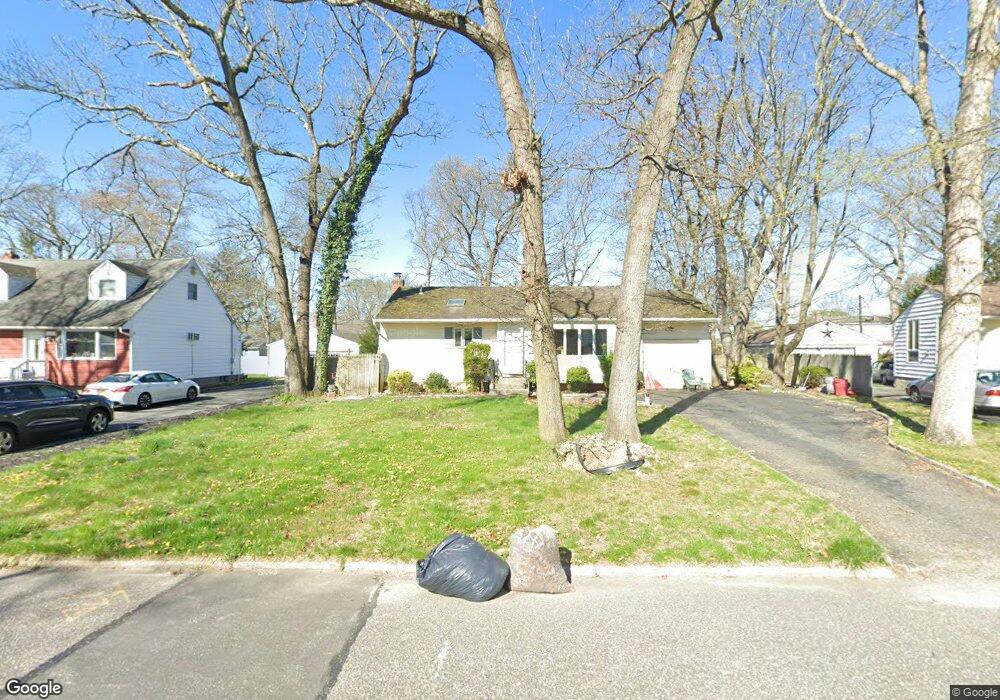14 Apple Ln, ComMacK, NY 11725 - photo 1
