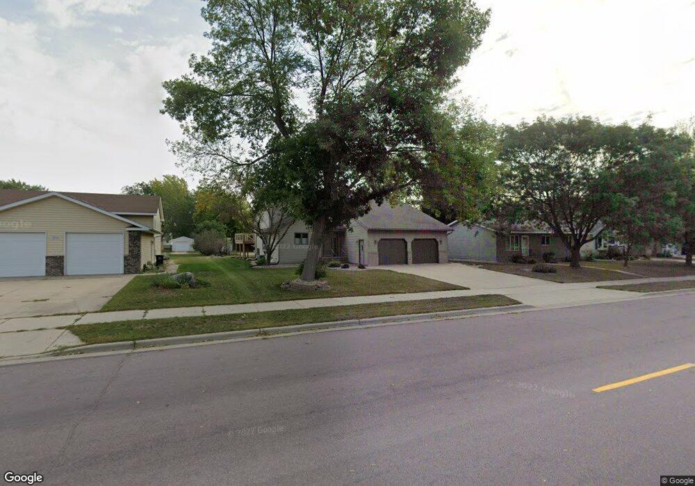 1305 Hauenstein Dr, New Ulm, MN 56073 - photo 1