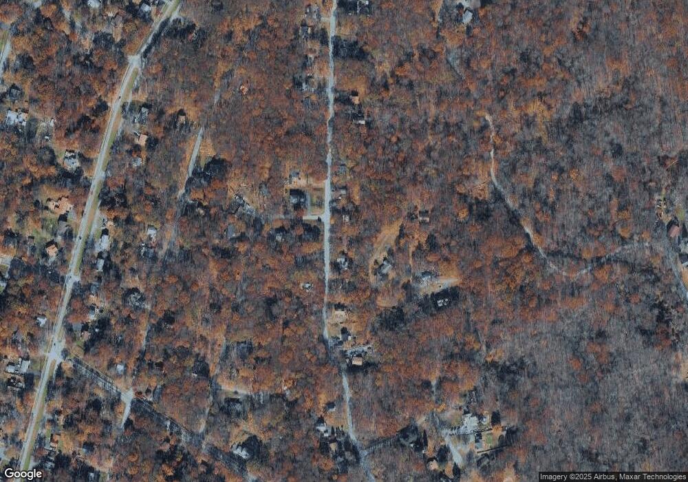 1060 Maple Lake Dr, Bushkill, PA 18324 - photo 1