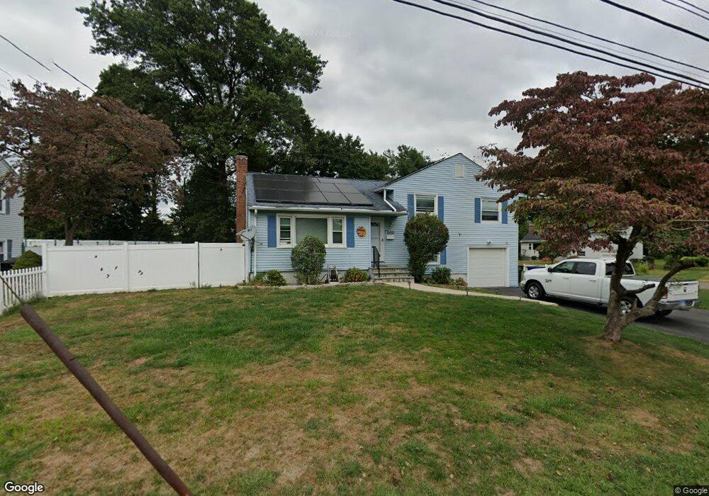 32 Timothy Dr, West Hartford, CT 06110 - photo 1