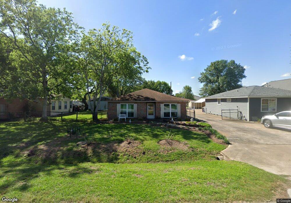 605 Clayton St, Tomball, TX 77375 - photo 1