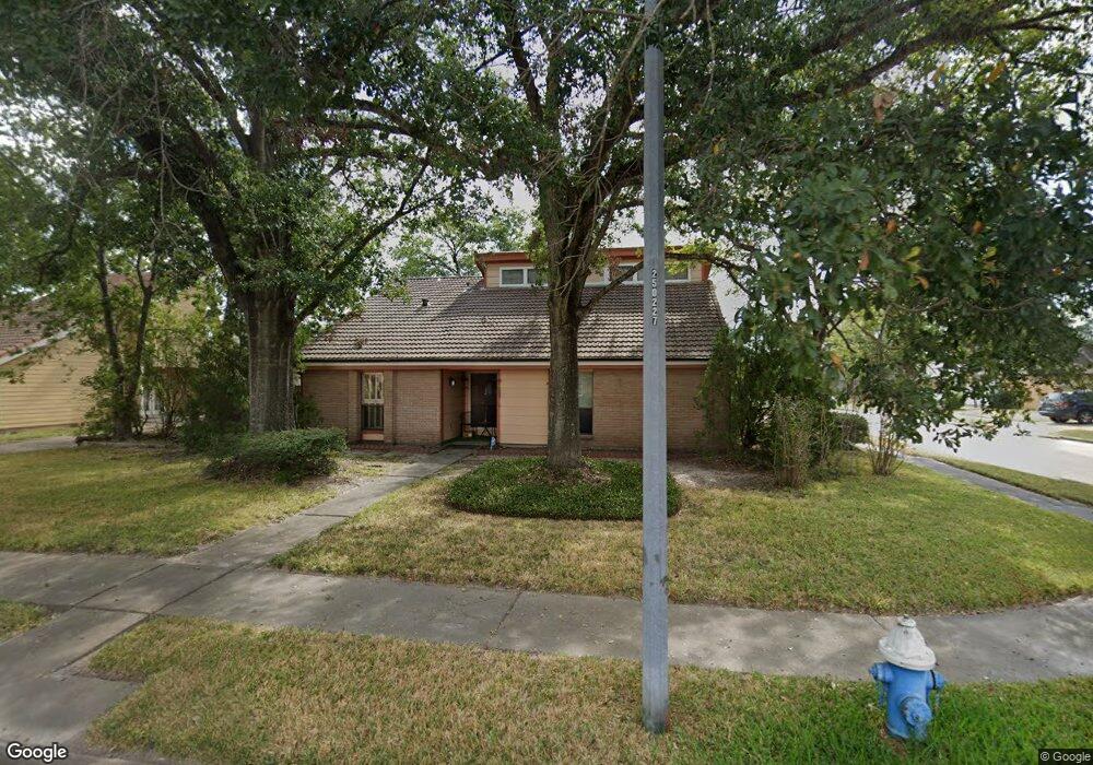 6027 Elkwood Forest Dr, Houston, TX 77088 - photo 1