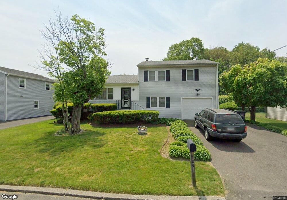 129 Ranch Dr, Bridgeport, CT 06606 - photo 1