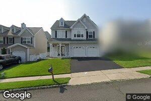 7 Oxford Ct, Kendall Park, NJ 08824