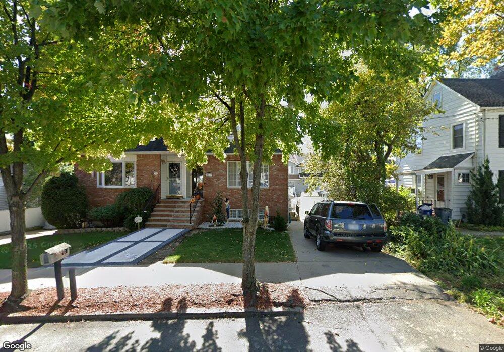 122 Sharrotts Rd, Staten Island, NY 10309 - photo 1