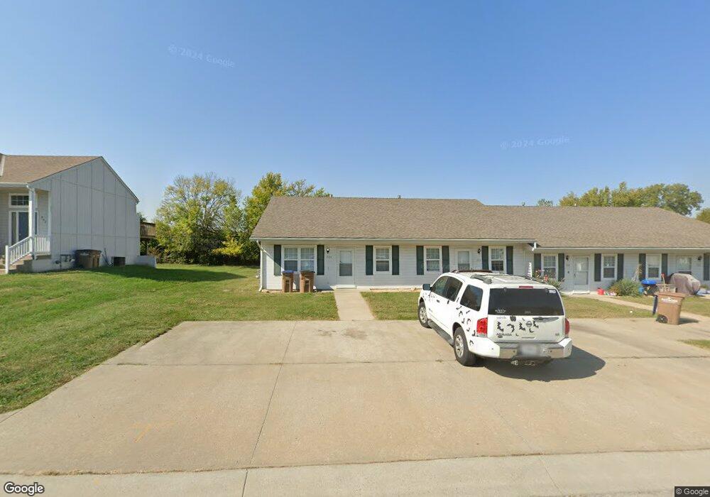 204 N Crest Dr, Raymore, MO 64083 - photo 1