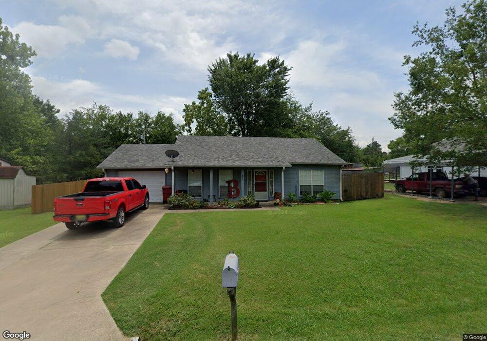 707 W Oklahoma St, Hugo, OK 74743 - photo 1