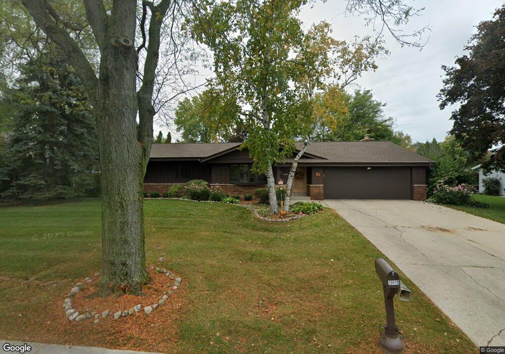 W166N10419 Surrey Dr, Germantown, WI 53022 - photo 1