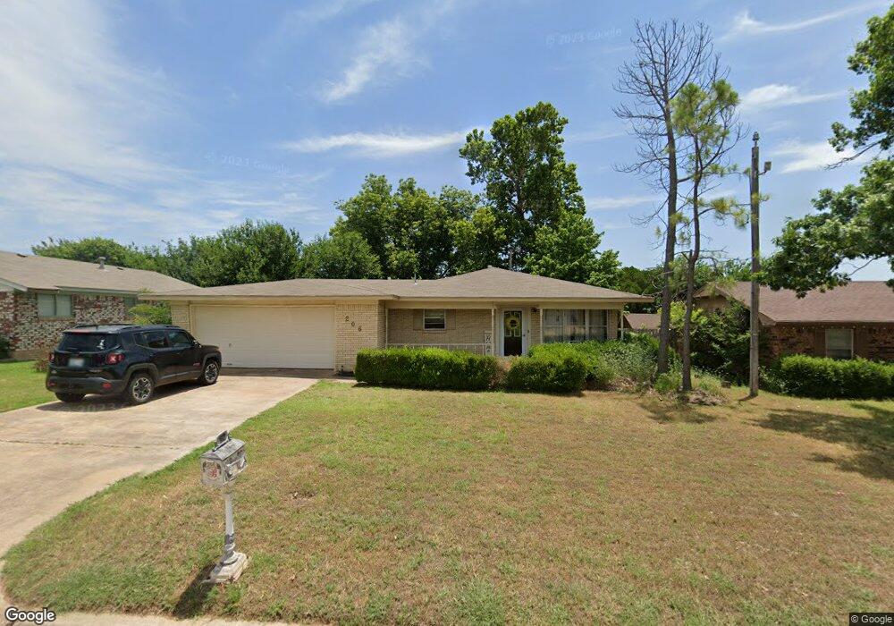 206 Ridgecrest Dr, Duncan, OK 73533 - photo 1