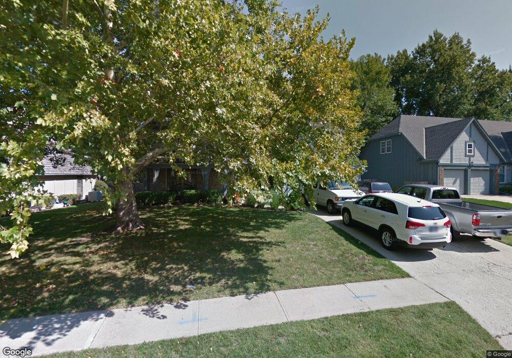 7525 Haskins St, Shawnee, KS 66216 - photo 1