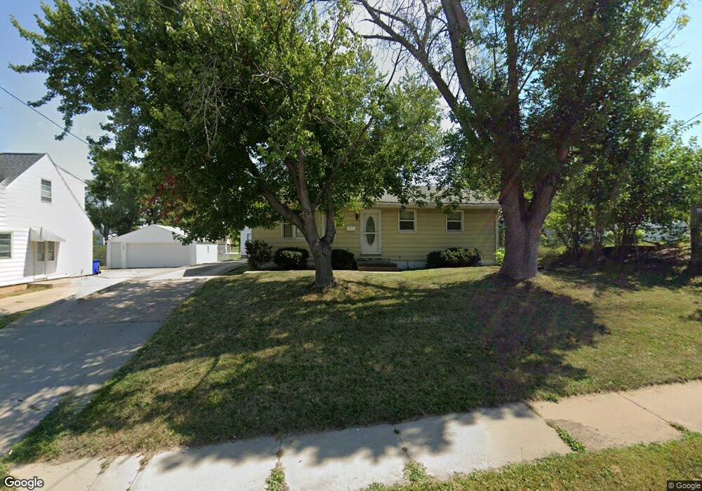 21 Edgewood Rd NW, Cedar Rapids, IA 52405 - photo 1