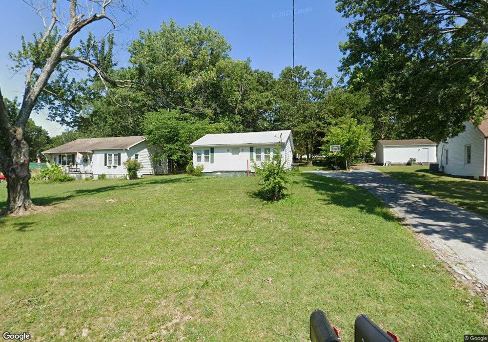 204 Sanderson Dr, Hopkinsville, KY 42240 - photo 1