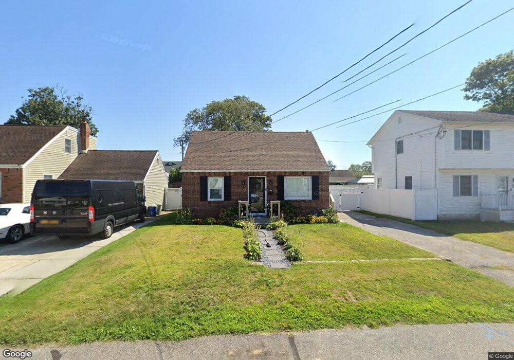 40 Ferndale Ct, Copiague, NY 11726 - photo 1