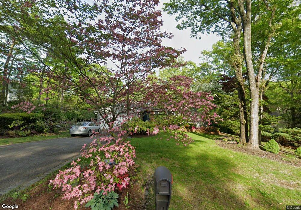 5 Mare Ln, ComMacK, NY 11725 - photo 1