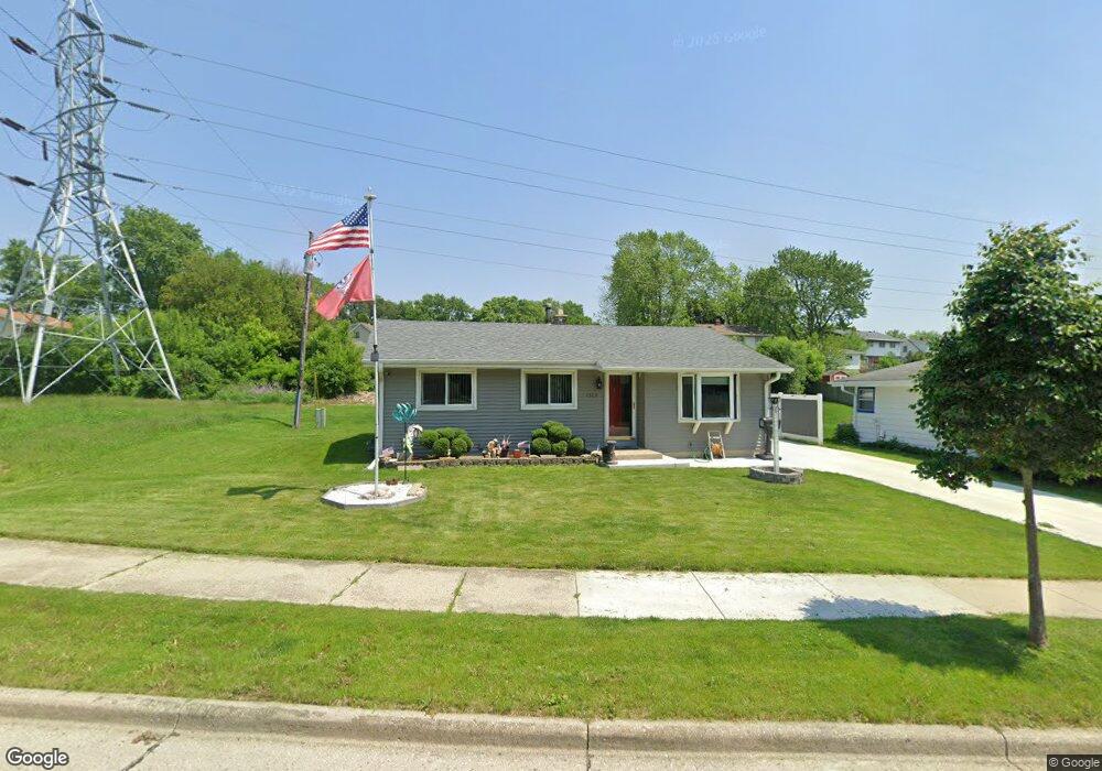 1323 Atlantic Dr, Waukesha, WI 53186 - photo 1