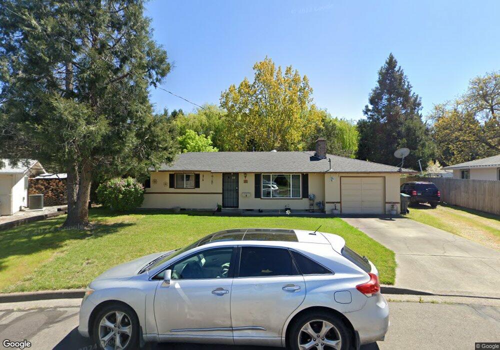 825 S 5th St, Central Point, OR 97502 - photo 1