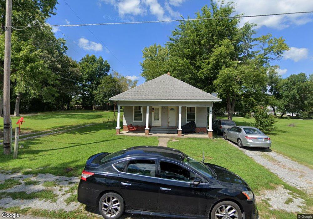 708 Roberts St, Harrisburg, IL 62946 - photo 1