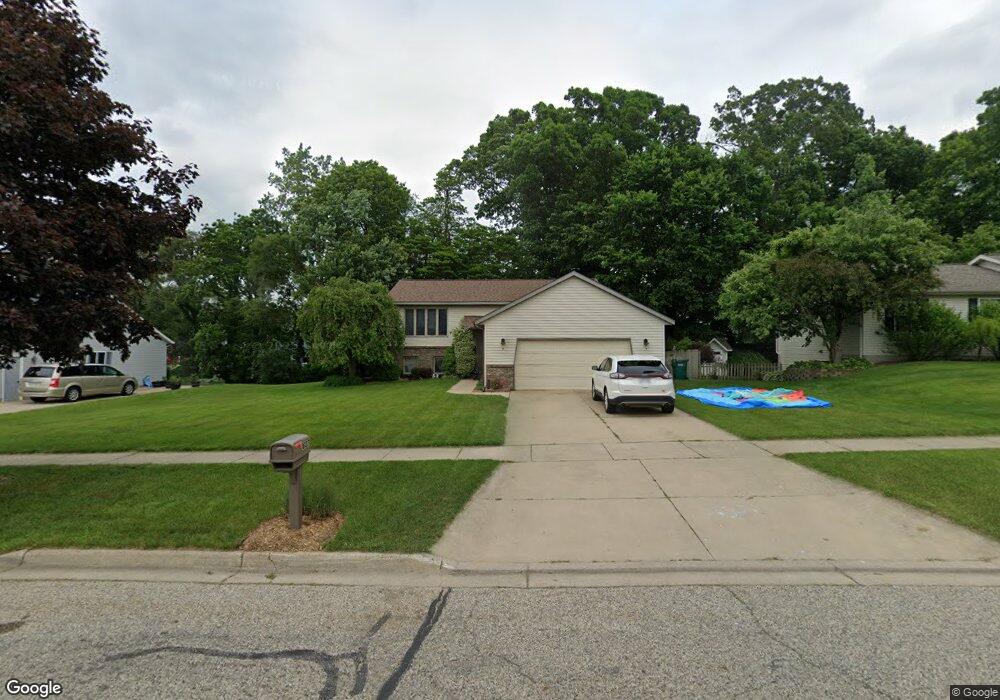 607 Hickory Dr, Wayland, MI 49348 - photo 1