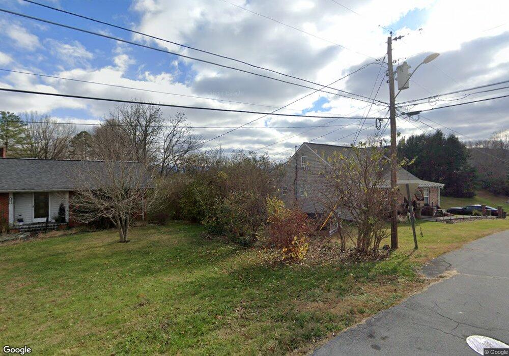 610 Hiwassee Hill Dr, Johnson City, TN 37601 - photo 1