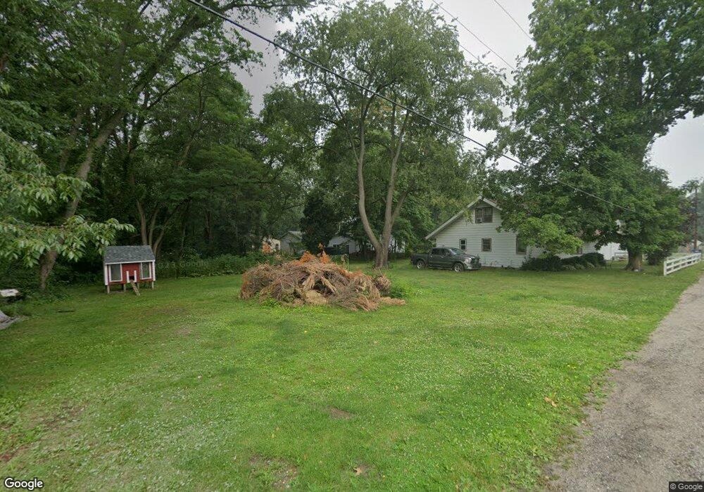 8652 E Sunnyside Dr, New Carlisle, IN 46552 - photo 1