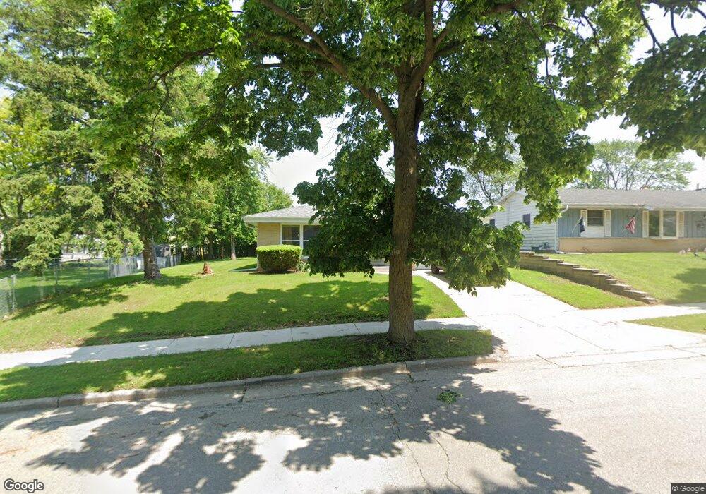 2031 Manhattan Dr, Waukesha, WI 53186 - photo 1